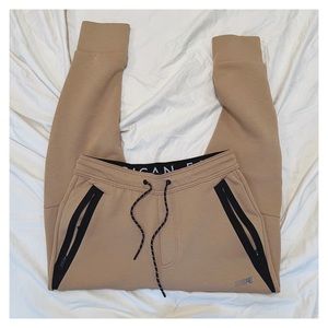 American Eagle Active 24/7 Jogger: Brown (Men’s S).